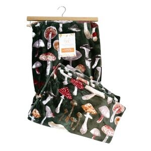 NEW The Farmhouse MUSHROOM Theme Throw Blanket